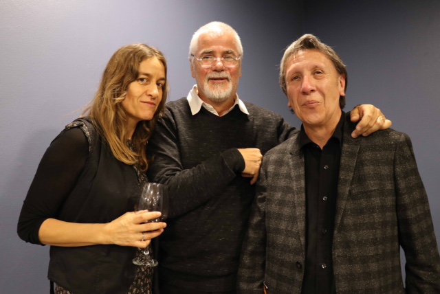 Colombina Parra junto a los directores del documental.