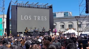Los Tres en Plaza Independencia de Concepción